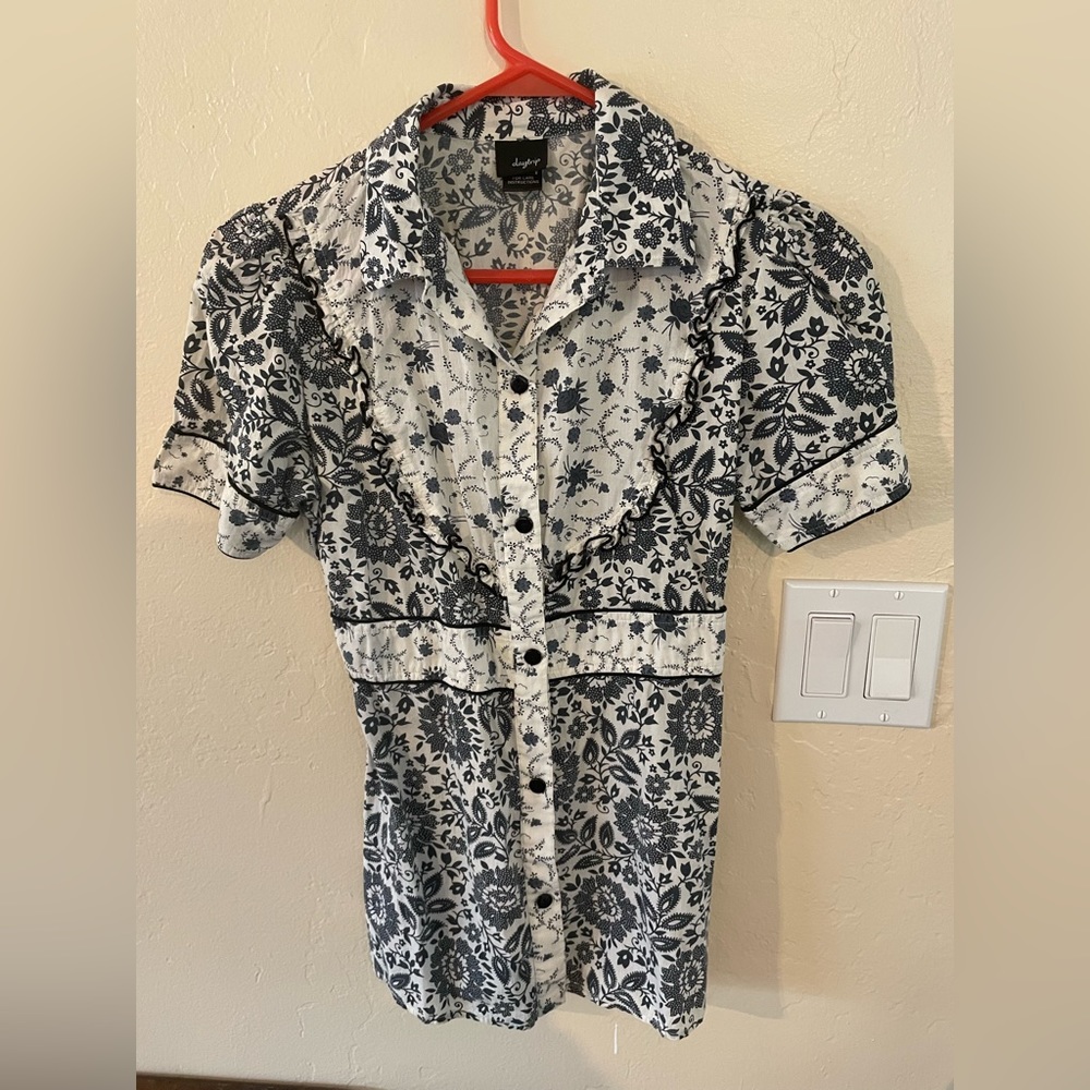 Vintage Day trip women’s blouse with black and white roses.